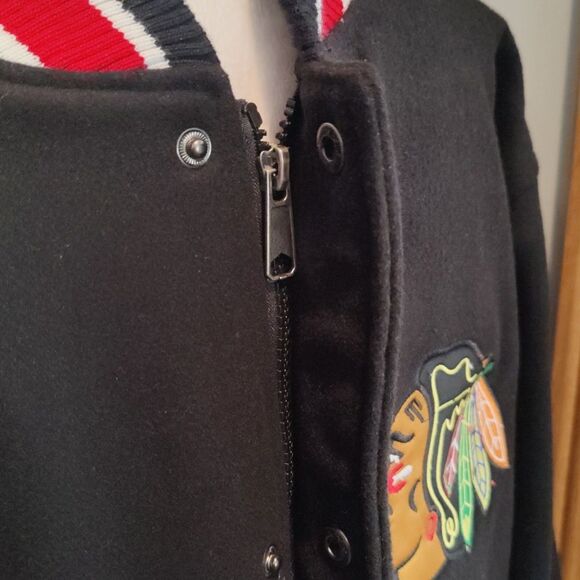NWOT Blackhawks varsity/bomber style GIII Sports by Carl Banks size lg - Picture 3 of 10